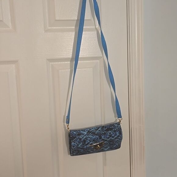 Blue and Gold Crossbody Bag with Swirling Pattern and Metal Clasp - Picture 2 of 9